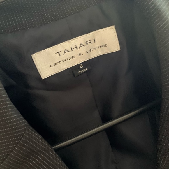 Tahari Arthur Levine Navy Blue Pinstripe Blazer 8 - Picture 3 of 8